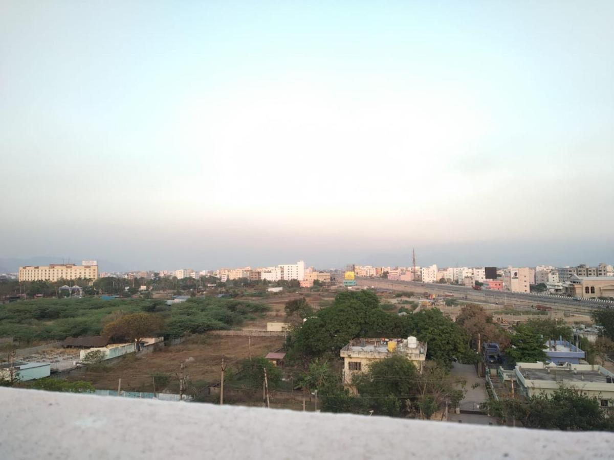 Sls Homestay - Luxury Ac Service Apartments 1Bhk, 2Bhk, 3Bhk - Direct Flyover To Alipiri Tirumala Gate - Walk To Ps4 Pure Veg Restaurants, Supermarkets - Near To National Highway & Padmavathi Amma Temple - Modular Kitchen, Living Room -Free Superfast Tirupati Esterno foto