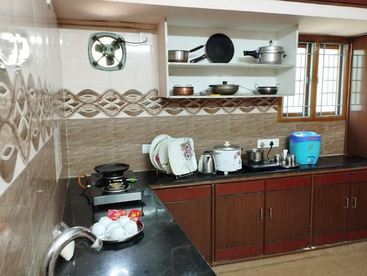 Sls Homestay - Luxury Ac Service Apartments 1Bhk, 2Bhk, 3Bhk - Direct Flyover To Alipiri Tirumala Gate - Walk To Ps4 Pure Veg Restaurants, Supermarkets - Near To National Highway & Padmavathi Amma Temple - Modular Kitchen, Living Room -Free Superfast Tirupati Esterno foto