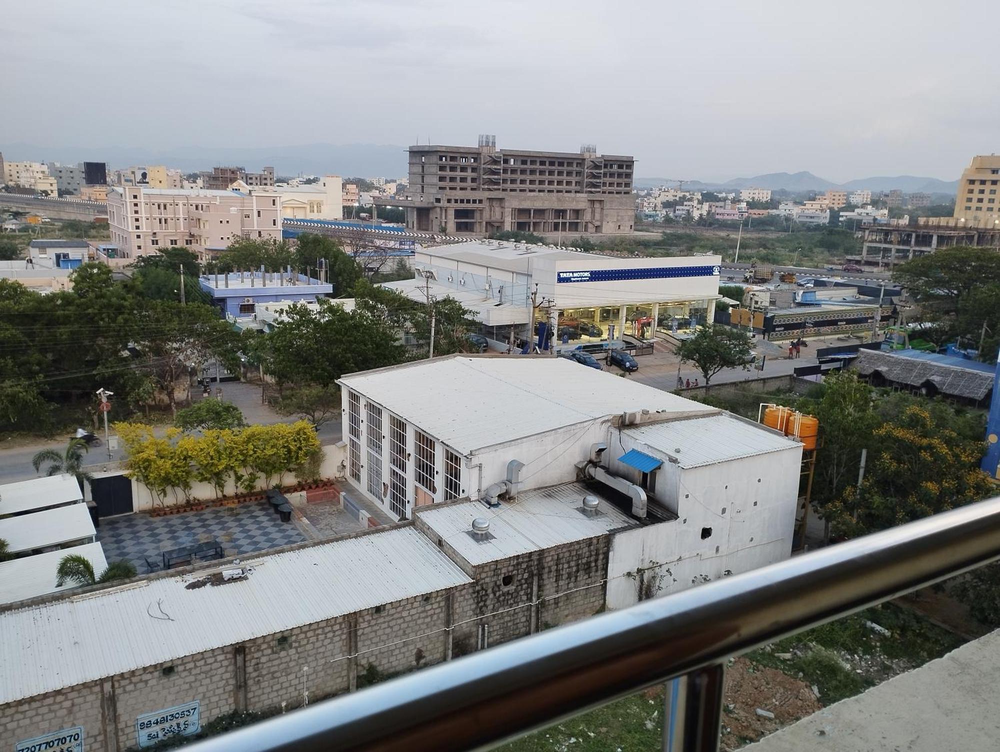 Sls Homestay - Luxury Ac Service Apartments 1Bhk, 2Bhk, 3Bhk - Direct Flyover To Alipiri Tirumala Gate - Walk To Ps4 Pure Veg Restaurants, Supermarkets - Near To National Highway & Padmavathi Amma Temple - Modular Kitchen, Living Room -Free Superfast Tirupati Esterno foto