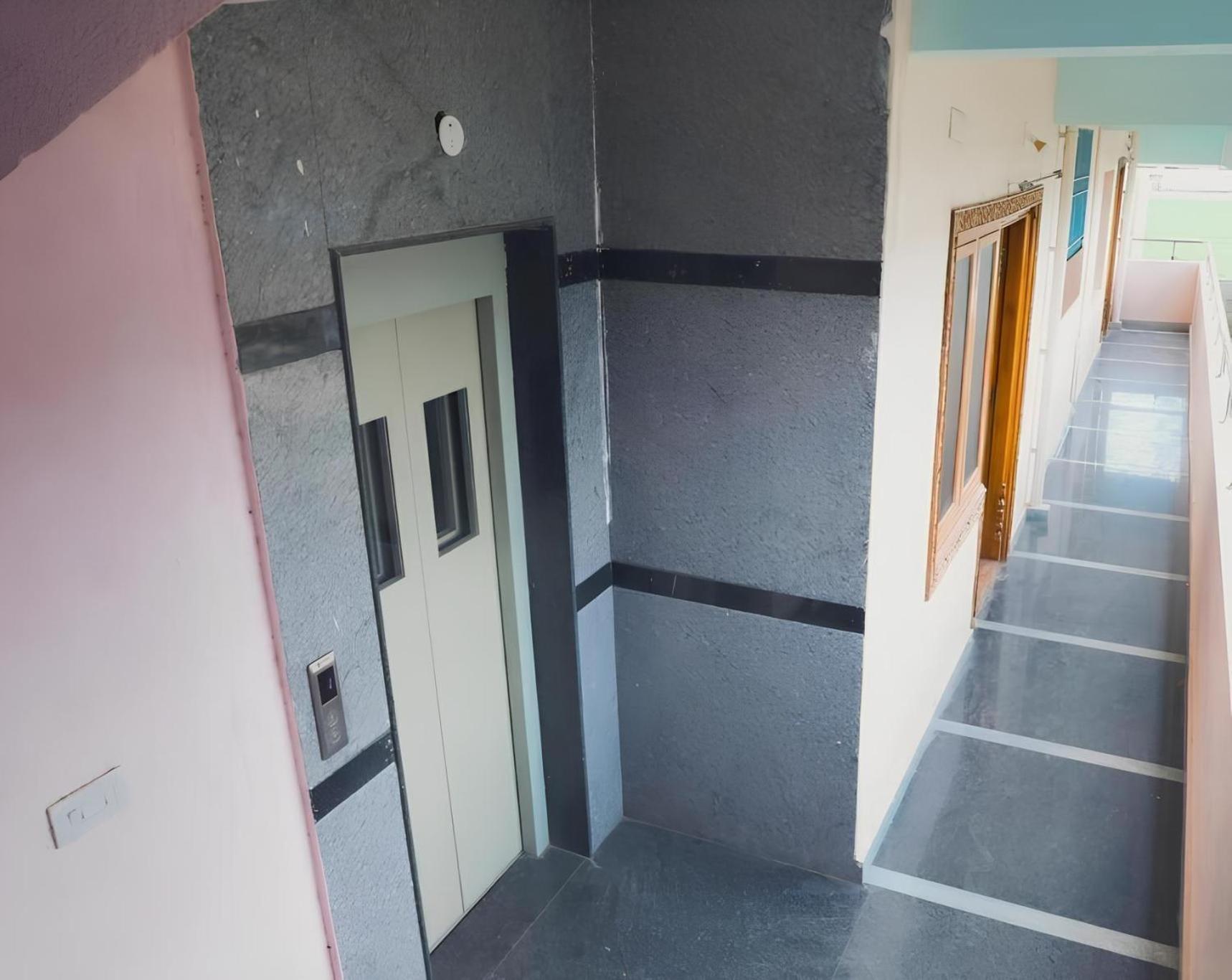 Sls Homestay - Luxury Ac Service Apartments 1Bhk, 2Bhk, 3Bhk - Direct Flyover To Alipiri Tirumala Gate - Walk To Ps4 Pure Veg Restaurants, Supermarkets - Near To National Highway & Padmavathi Amma Temple - Modular Kitchen, Living Room -Free Superfast Tirupati Esterno foto