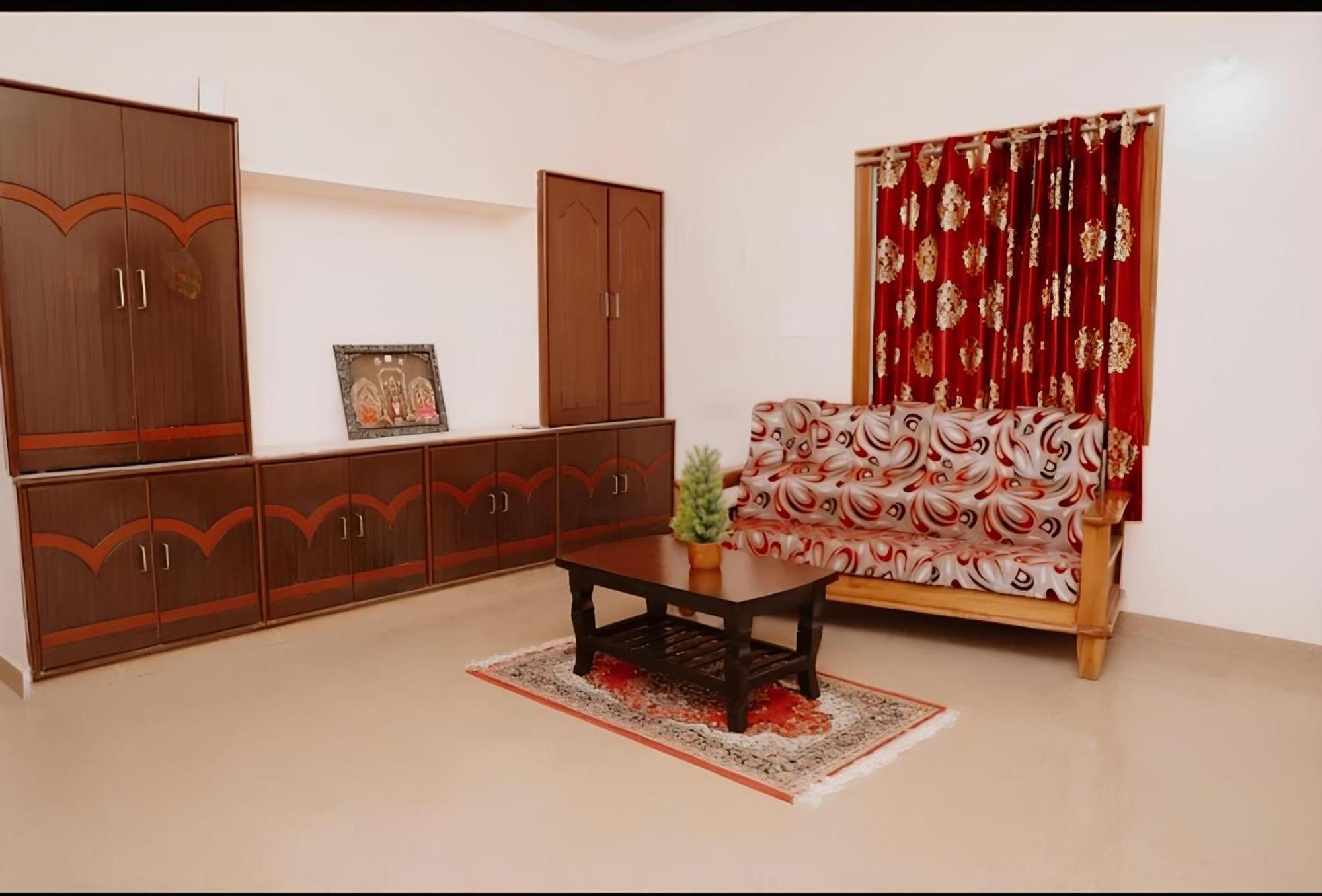 Sls Homestay - Luxury Ac Service Apartments 1Bhk, 2Bhk, 3Bhk - Direct Flyover To Alipiri Tirumala Gate - Walk To Ps4 Pure Veg Restaurants, Supermarkets - Near To National Highway & Padmavathi Amma Temple - Modular Kitchen, Living Room -Free Superfast Tirupati Esterno foto